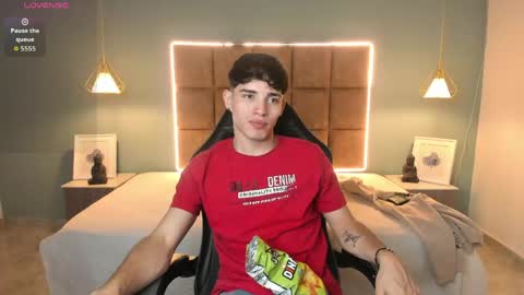 ALejoo Saenz online show from April 16, 2026, 6:03 am