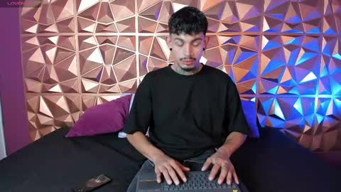 aleking13 online show from October 4, 2025, 12:47 pm