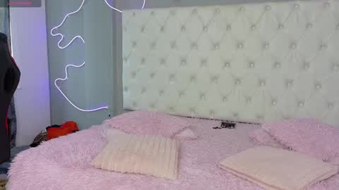 alektra_bryce online show from September 16, 2025, 8:43 pm