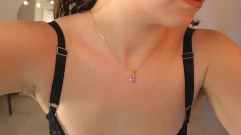 Snapshot of alemaniababe chatting on December 3, 2024, 11:24 pm Ale online show from December 3, 2024, 11:24 pm