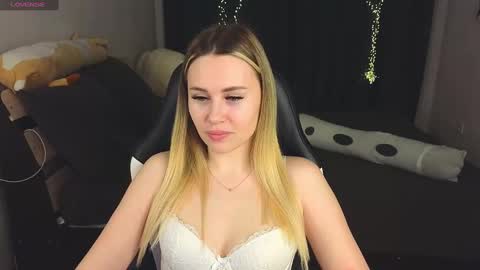 Snapshot of alena_hot_sex chatting on January 22, 2025, 5:38 pm Alena online show from January 22, 2025, 5:38 pm