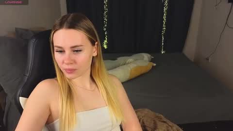 Snapshot of alena_hot_sex chatting on February 13, 2025, 3:14 pm Alena online show from February 13, 2025, 3:14 pm