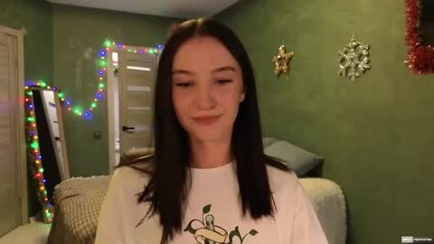 Snapshot of alena_navi chatting on December 9, 2024, 8:55 am Alena online show from December 9, 2024, 8:55 am