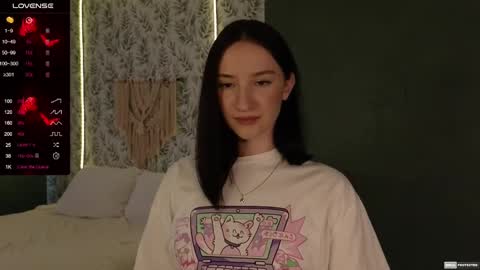 Snapshot of alena_navi chatting on March 5, 2025, 11:28 am Alena online show from March 5, 2025, 11:28 am