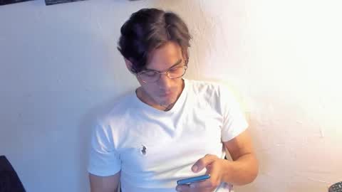 Snapshot of aless204 chatting on February 19, 2026, 2:24 pm aless online show from February 19, 2026, 2:24 pm