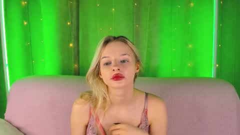 alessakiss online show from April 18, 2026, 2:04 am