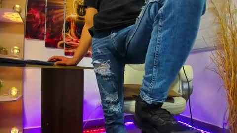 Snapshot of alessandro__wye chatting on December 13, 2024, 10:08 am ALESSANDRO WYE online show from December 13, 2024, 10:08 am