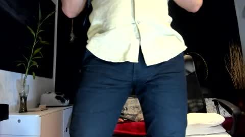 Snapshot of alessandro__wye chatting on October 29, 2025, 5:10 am ALESSANDRO WYE online show from October 29, 2025, 5:10 am