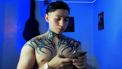 Snapshot of alessandro_wolf chatting on December 7, 2024, 11:23 pm Alessandro online show from December 7, 2024, 11:23 pm