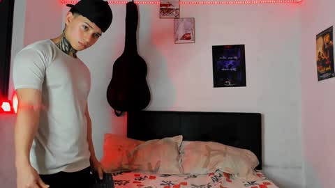 Snapshot of alessandro_wolf chatting on January 16, 2025, 12:12 am Alessandro online show from January 16, 2025, 12:12 am