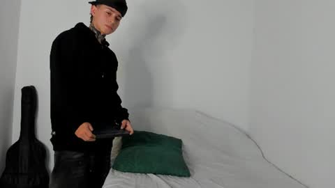 Snapshot of alessandro_wolf chatting on July 8, 2026, 2:05 am Alessandro online show from July 8, 2026, 2:05 am