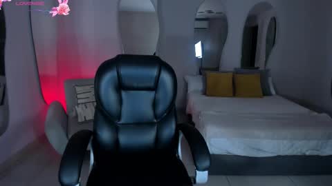 ALESSA ROMERO  online show from January 8, 2026, 7:49 pm