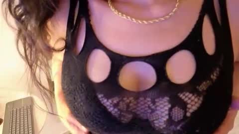 Snapshot of alessia_gold chatting on March 2, 2026, 1:07 pm Alessia online show from March 2, 2026, 1:07 pm