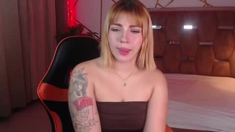 Snapshot of alessiadouce chatting on September 16, 2025, 4:02 am Alessia online show from September 16, 2025, 4:02 am