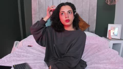 alessiia__ online show from October 28, 2025, 3:43 am