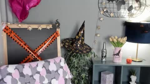 alettablacck online show from October 22, 2025, 1:06 am