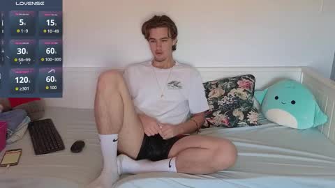 Snapshot of alex83530 chatting on March 2, 2026, 8:32 am Alex83530 online show from March 2, 2026, 8:32 am