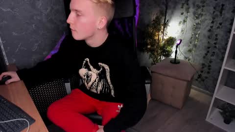 Snapshot of alex__sweet chatting on December 8, 2024, 1:03 pm your Alex online show from December 8, 2024, 1:03 pm