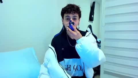 Residente0xxx online show from January 31, 2025, 1:01 am