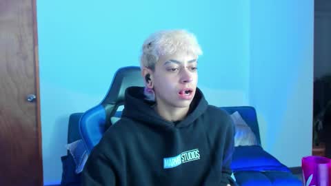 Residente0xxx online show from November 15, 2025, 12:13 pm