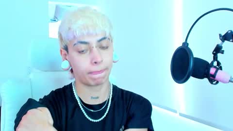 Residente0xxx online show from November 19, 2025, 6:08 pm