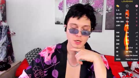 Alex WandHot online show from November 7, 2025, 5:40 am