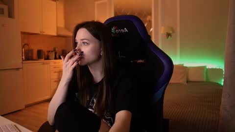 Snapshot of alexa_feels chatting on December 8, 2024, 11:19 pm Little Duck homie online show from December 8, 2024, 11:19 pm