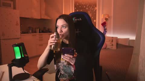 Snapshot of alexa_feels chatting on December 22, 2024, 10:58 pm Little Duck homie online show from December 22, 2024, 10:58 pm