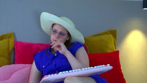 Snapshot of alexaavery chatting on June 20, 2026, 6:49 am AlexaAvery online show from June 20, 2026, 6:49 am