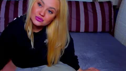 AlexaLaVibes online show from April 19, 2026, 4:56 am