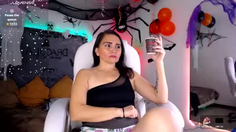 Alexa Moon online show from October 20, 2025, 5:02 pm