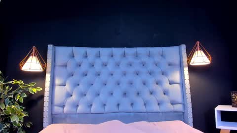 Snapshot of alexamora__ chatting on October 2, 2025, 11:50 am C A M I L A online show from October 2, 2025, 11:50 am