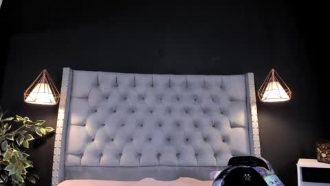 Snapshot of alexamora__ chatting on October 8, 2025, 11:41 am C A M I L A online show from October 8, 2025, 11:41 am