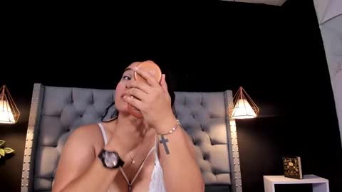 Snapshot of alexamora__ chatting on October 9, 2025, 10:57 am C A M I L A online show from October 9, 2025, 10:57 am