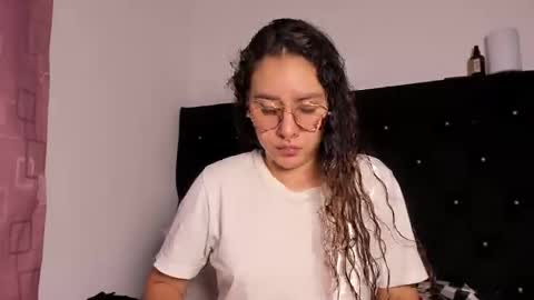 alexandra clauss online show from November 5, 2025, 1:05 am