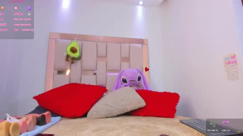 alexandra_holms1 online show from May 20, 2026, 2:23 pm