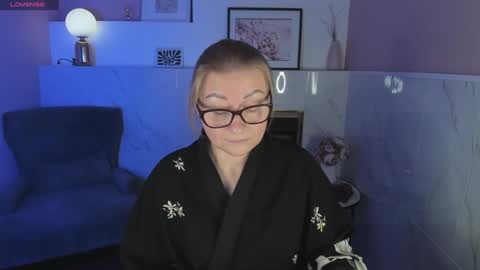 Snapshot of alexandra_kind chatting on January 3, 2025, 7:39 pm Alexandra online show from January 3, 2025, 7:39 pm