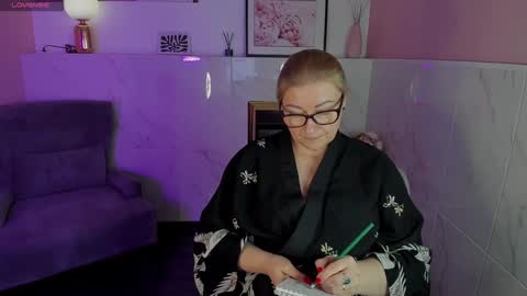 Snapshot of alexandra_kind chatting on January 17, 2025, 8:11 pm Alexandra online show from January 17, 2025, 8:11 pm