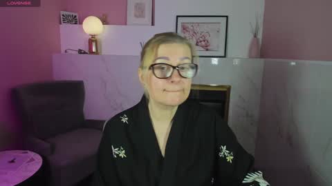 Snapshot of alexandra_kind chatting on February 6, 2025, 8:45 pm Alexandra online show from February 6, 2025, 8:45 pm