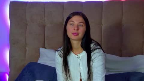 AlexandraBloom online show from September 25, 2025, 6:33 pm