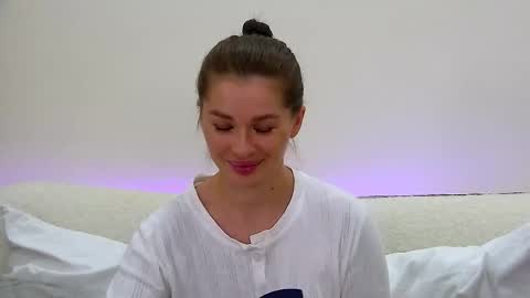 AlexandraBloom online show from October 1, 2025, 7:53 pm