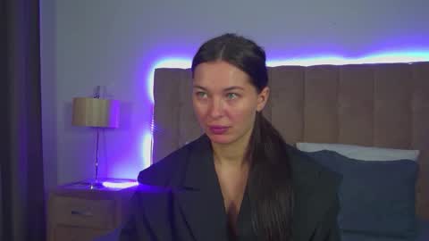 AlexandraBloom online show from November 30, 2025, 6:12 pm