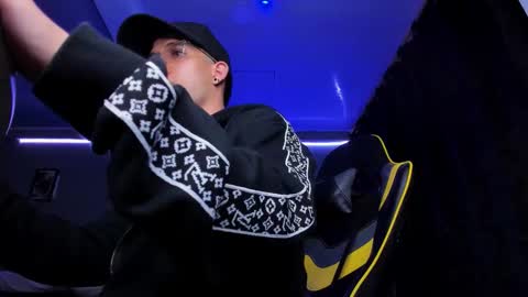 alexgiraldo__ online show from November 3, 2025, 11:22 am