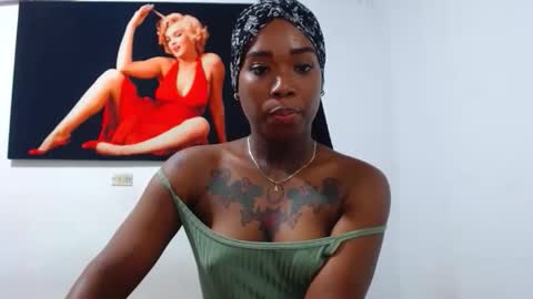 alexia_sinclaire24 online show from April 8, 2026, 12:10 am