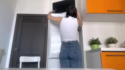 Emila online show from April 11, 2026, 10:30 am