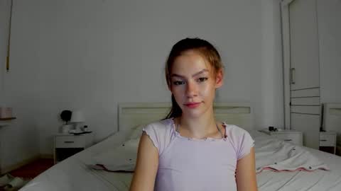 Snapshot of alexisyourdream chatting on September 19, 2025, 7:21 am Alex online show from September 19, 2025, 7:21 am