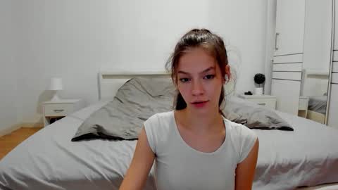 Snapshot of alexisyourdream chatting on October 3, 2025, 5:54 pm Alex online show from October 3, 2025, 5:54 pm