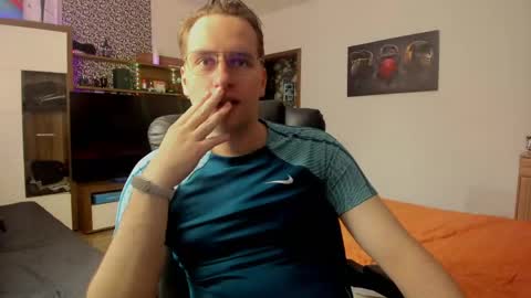 Snapshot of alexs9xtime chatting on May 13, 2026, 10:01 am alexs9xtime online show from May 13, 2026, 10:01 am