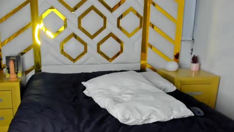 Alexsavage  online show from March 5, 2025, 12:05 am