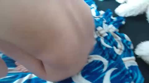 Snapshot of alexvsluisa chatting on December 17, 2024, 5:04 pm alex y luisa online show from December 17, 2024, 5:04 pm